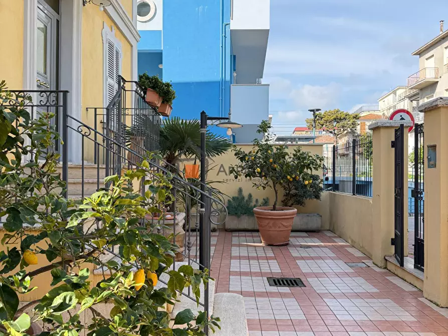 Immagine 55 di Villa in vendita  7 a Grottammare