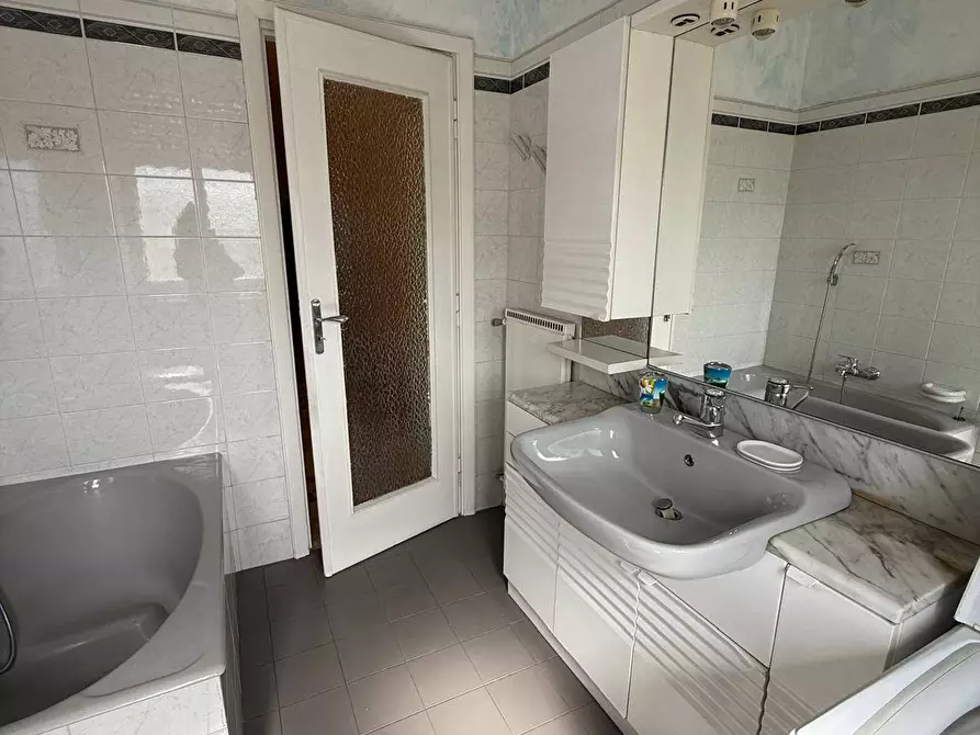 Immagine 17 di Appartamento in vendita  in Via Pizzorno a Varazze