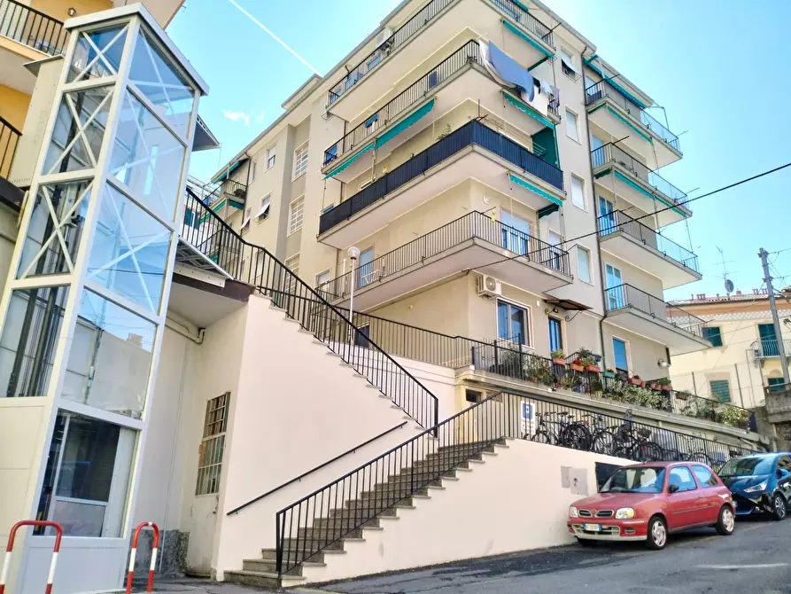 Immagine 1 di Appartamento in vendita  in Via Pizzorno a Varazze