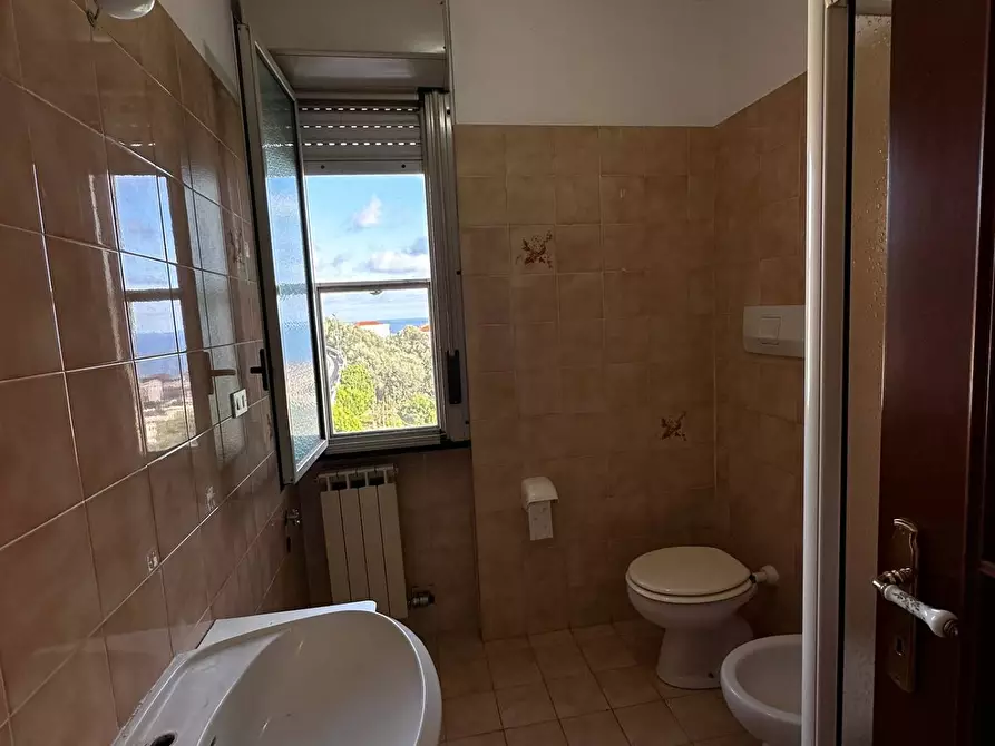 Immagine 12 di Appartamento in vendita  in Via I maggio a Celle Ligure