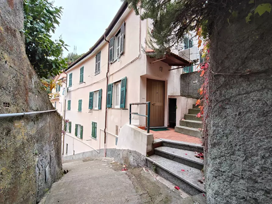 Immagine 1 di Appartamento in vendita  in Via Quinno a Varazze