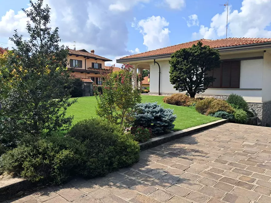 Immagine 10 di Villa in vendita  in via Croci 15 a Samarate