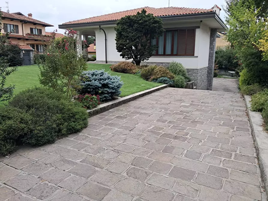 Immagine 16 di Villa in vendita  in via Croci 15 a Samarate