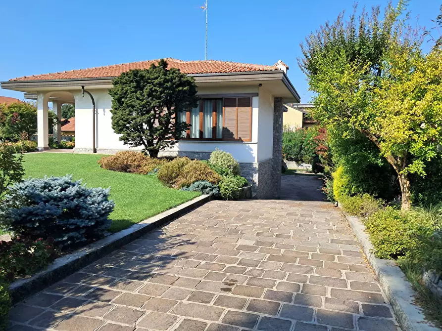 Immagine 24 di Villa in vendita  in via Croci 15 a Samarate