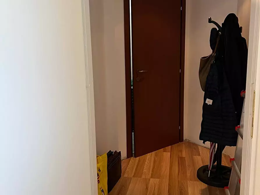 Immagine 4 di Locale commerciale in vendita  in via Varzi 8 a Busto Arsizio