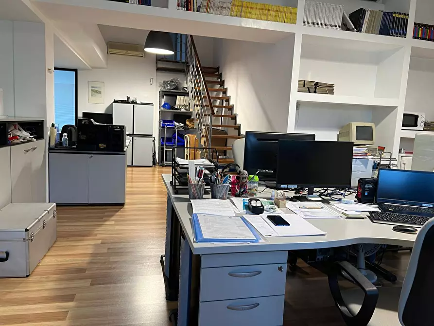 Immagine 6 di Locale commerciale in vendita  in via Varzi 8 a Busto Arsizio