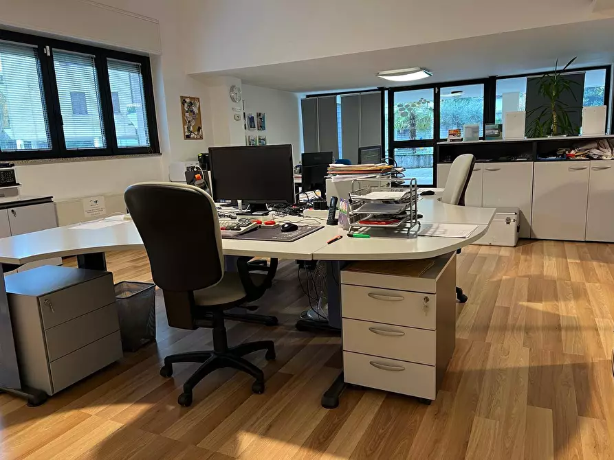 Immagine 1 di Locale commerciale in vendita  in via Varzi 8 a Busto Arsizio