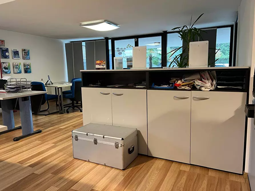 Immagine 8 di Locale commerciale in vendita  in via Varzi 8 a Busto Arsizio