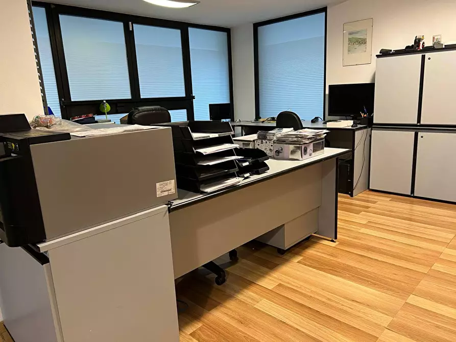 Immagine 9 di Locale commerciale in vendita  in via Varzi 8 a Busto Arsizio