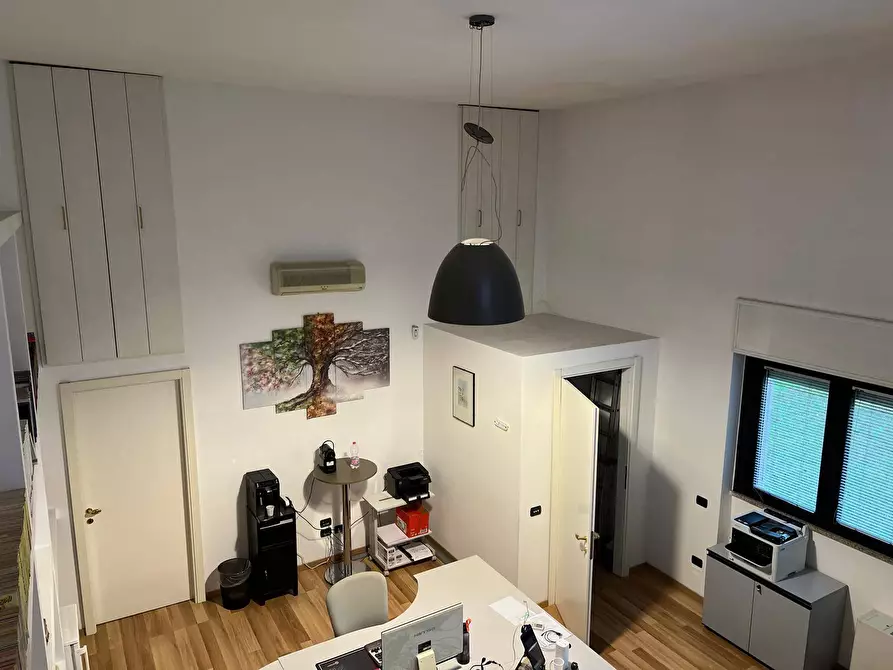 Immagine 10 di Locale commerciale in vendita  in via Varzi 8 a Busto Arsizio