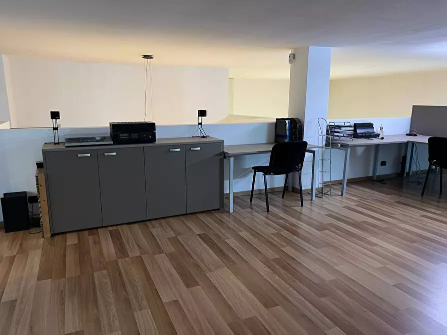 Immagine 16 di Locale commerciale in vendita  in via Varzi 8 a Busto Arsizio