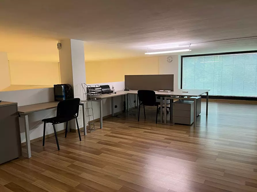 Immagine 17 di Locale commerciale in vendita  in via Varzi 8 a Busto Arsizio