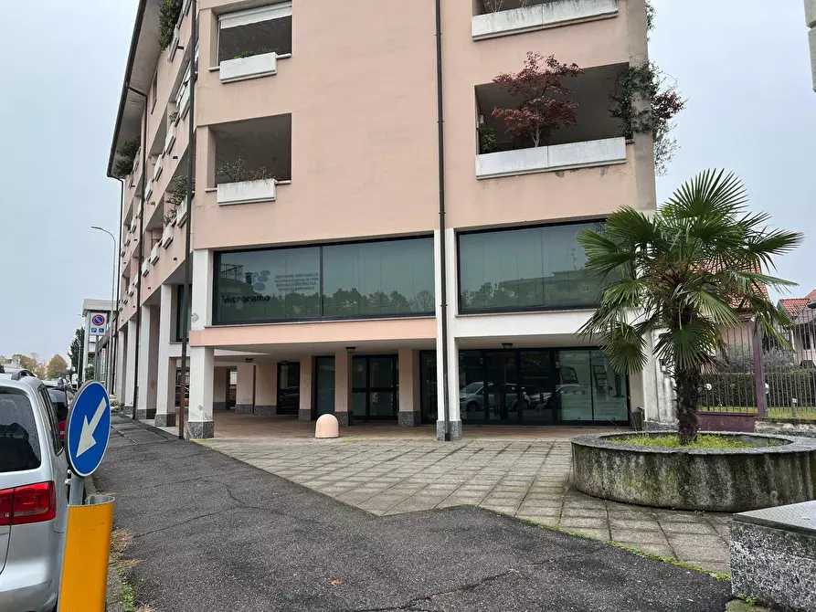 Immagine 26 di Locale commerciale in vendita  in via Varzi 8 a Busto Arsizio