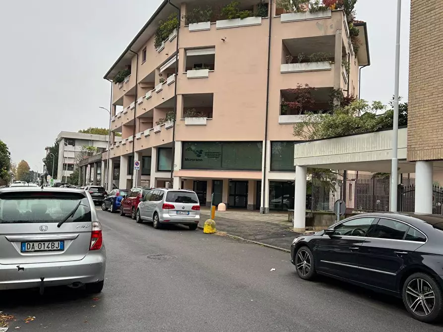 Immagine 27 di Locale commerciale in vendita  in via Varzi 8 a Busto Arsizio