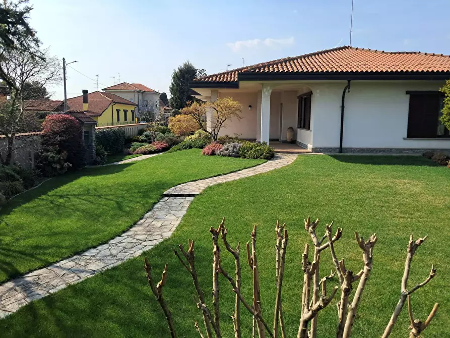 Immagine 27 di Villa in vendita  in via Croci 15 a Samarate