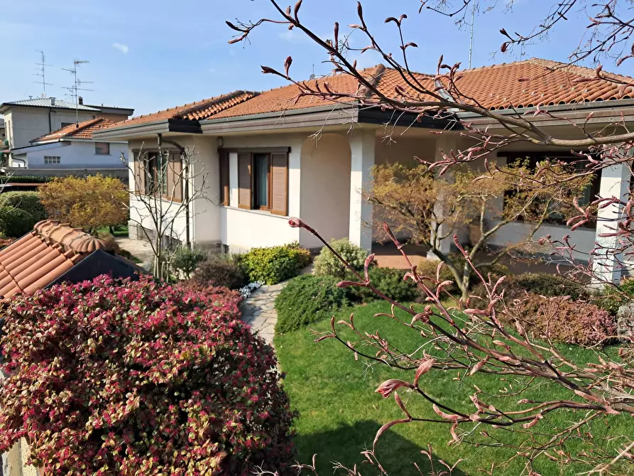 Immagine 28 di Villa in vendita  in via Croci 15 a Samarate