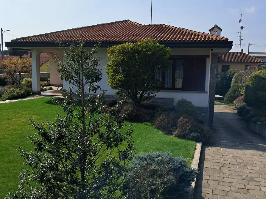 Immagine 29 di Villa in vendita  in via Croci 15 a Samarate