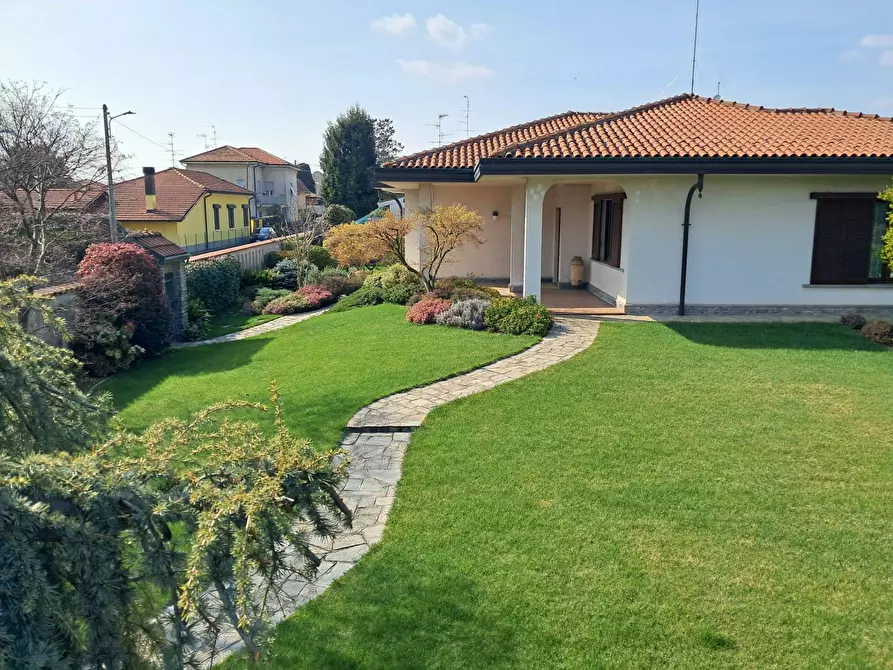 Immagine 33 di Villa in vendita  in via Croci 15 a Samarate