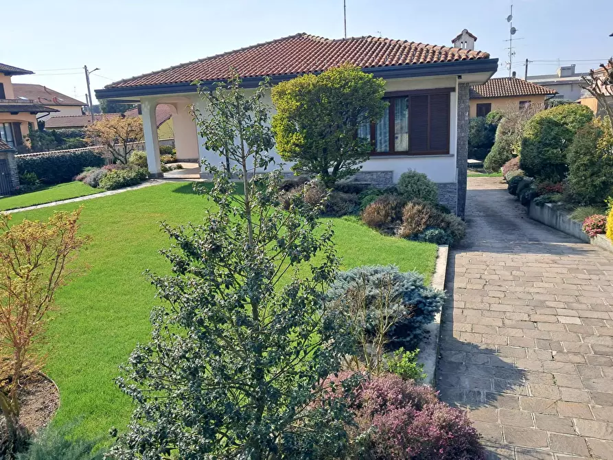 Immagine 36 di Villa in vendita  in via Croci 15 a Samarate