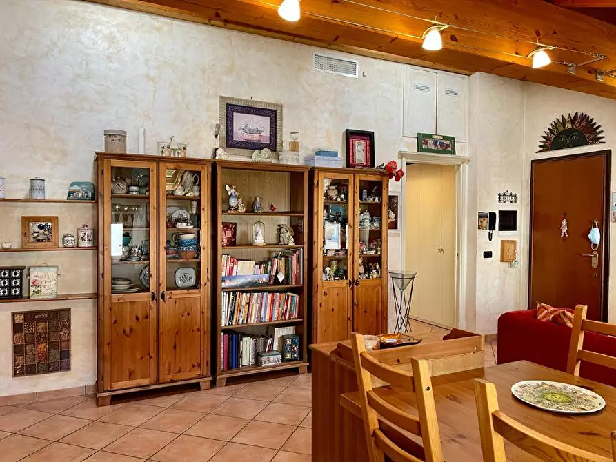 Immagine 2 di Appartamento in vendita  a Gavirate