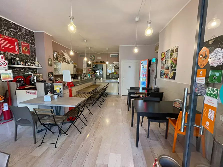 Immagine 4 di Locale commerciale in vendita  in Via G. Fonzi 24 a Brittoli