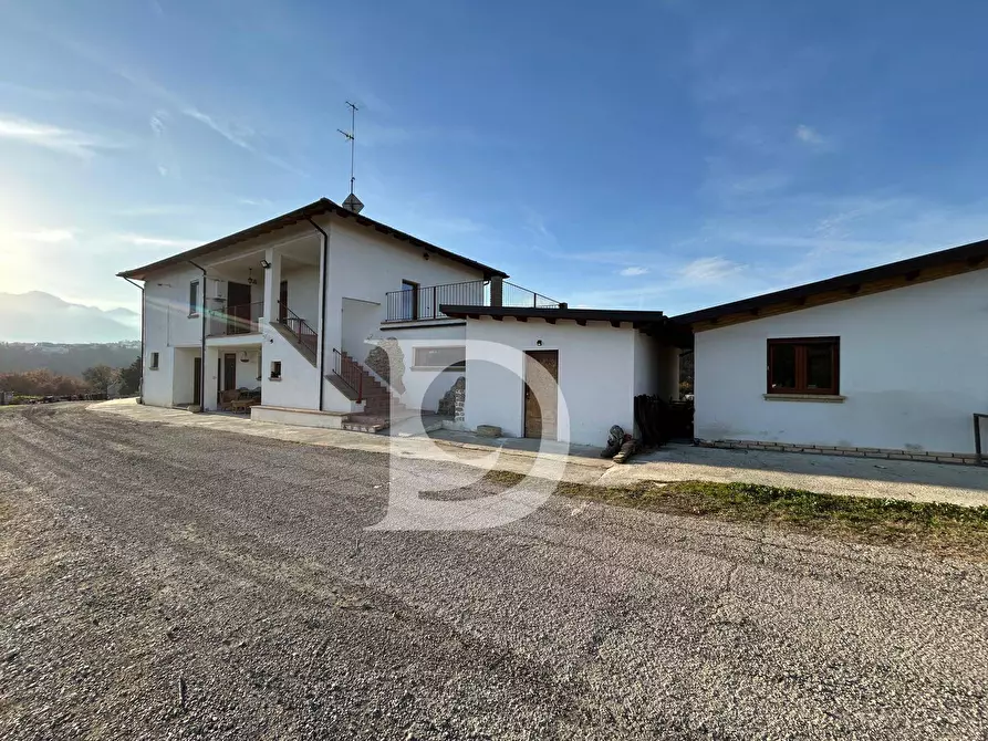 Immagine 1 di Rustico / casale in vendita  in C.da Marciano a Basciano