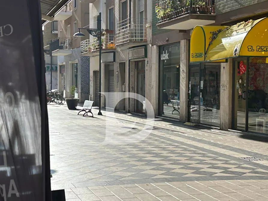 Immagine 9 di Locale commerciale in vendita  in Via Firenze a Pescara