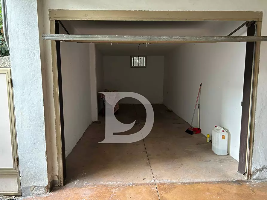 Immagine 2 di Box auto in vendita  in Strada del Palazzo a Pescara