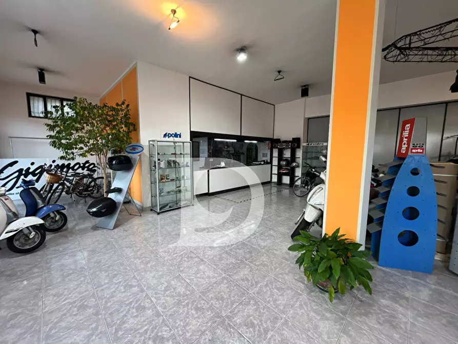 Immagine 3 di Locale commerciale in vendita  in Via Nazionale Adriatica a Francavilla Al Mare