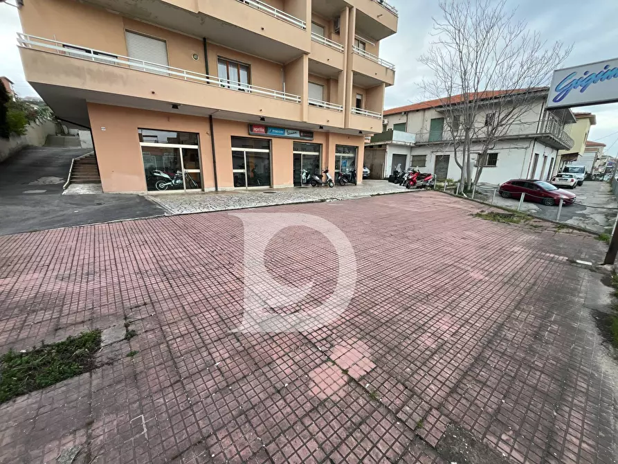 Immagine 24 di Locale commerciale in vendita  in Via Nazionale Adriatica a Francavilla Al Mare
