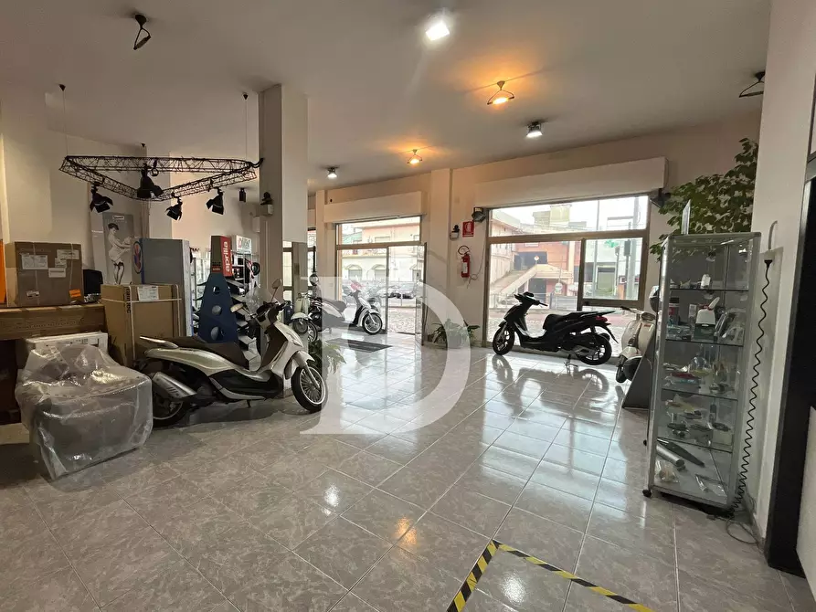 Immagine 7 di Locale commerciale in vendita  in Via Nazionale Adriatica a Francavilla Al Mare