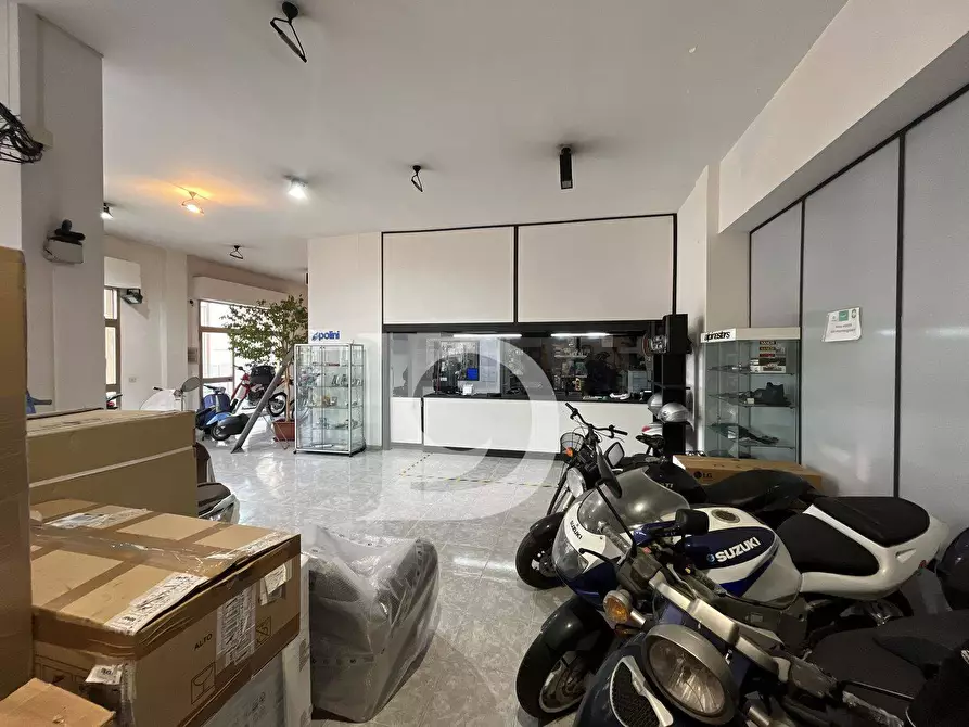 Immagine 31 di Locale commerciale in vendita  in Via Nazionale Adriatica a Francavilla Al Mare