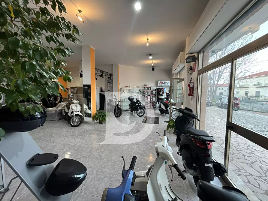 Immagine 33 di Locale commerciale in vendita  in Via Nazionale Adriatica a Francavilla Al Mare