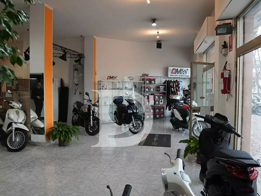Immagine 36 di Locale commerciale in vendita  in Via Nazionale Adriatica a Francavilla Al Mare