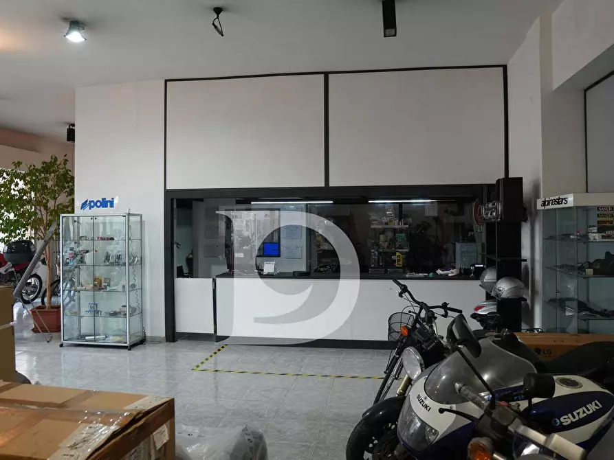 Immagine 39 di Locale commerciale in vendita  in Via Nazionale Adriatica a Francavilla Al Mare