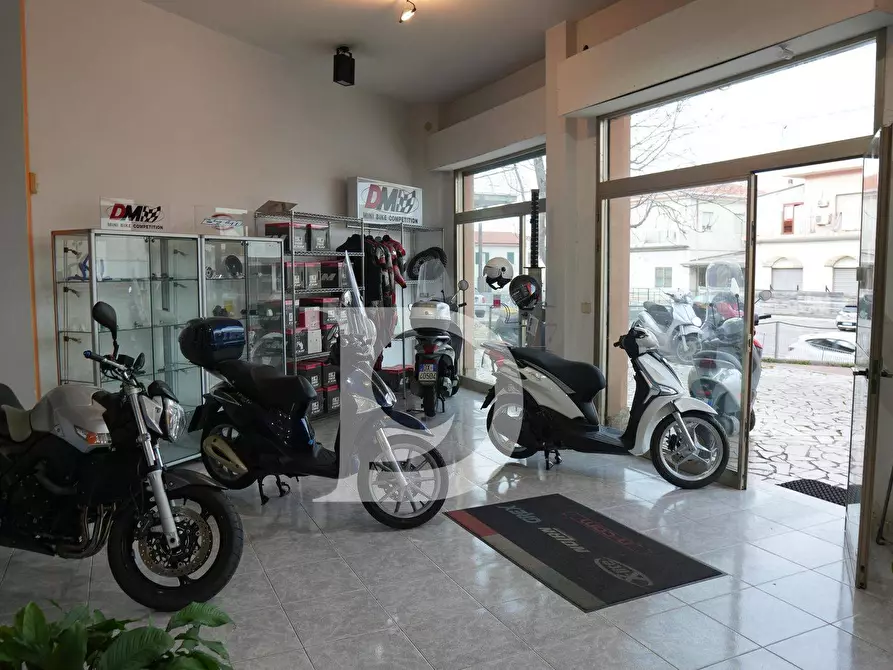 Immagine 38 di Locale commerciale in vendita  in Via Nazionale Adriatica a Francavilla Al Mare