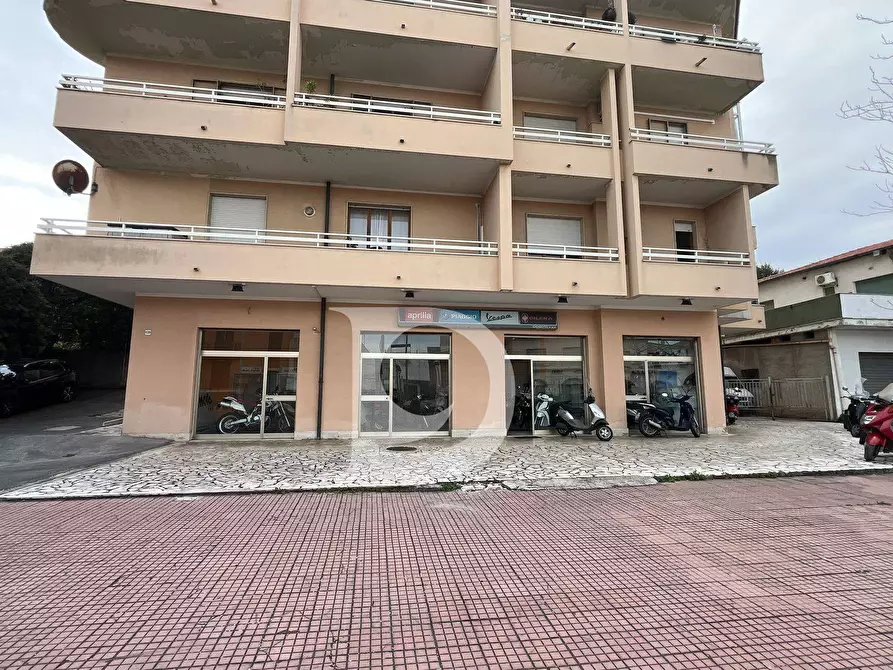 Immagine 46 di Locale commerciale in vendita  in Via Nazionale Adriatica a Francavilla Al Mare