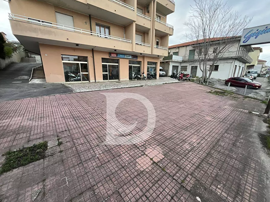 Immagine 47 di Locale commerciale in vendita  in Via Nazionale Adriatica a Francavilla Al Mare