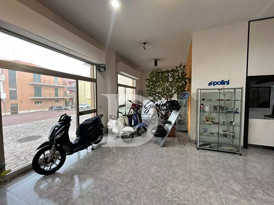 Immagine 44 di Locale commerciale in vendita  in Via Nazionale Adriatica a Francavilla Al Mare