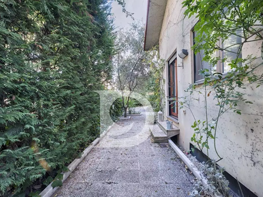 Immagine 38 di Villa in vendita  in Via Sella Di Corno a Pescara