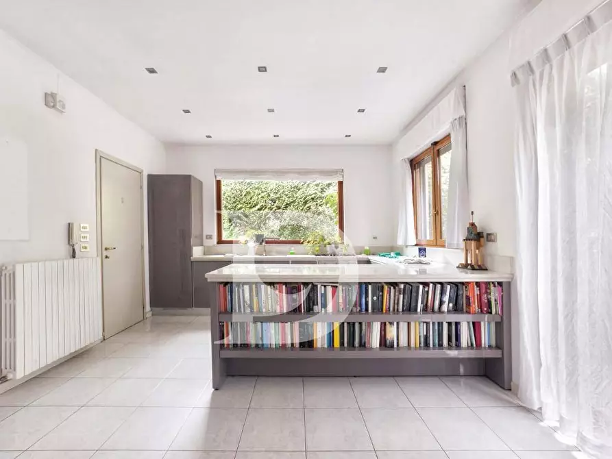 Immagine 14 di Villa in vendita  in Via Sella Di Corno a Pescara