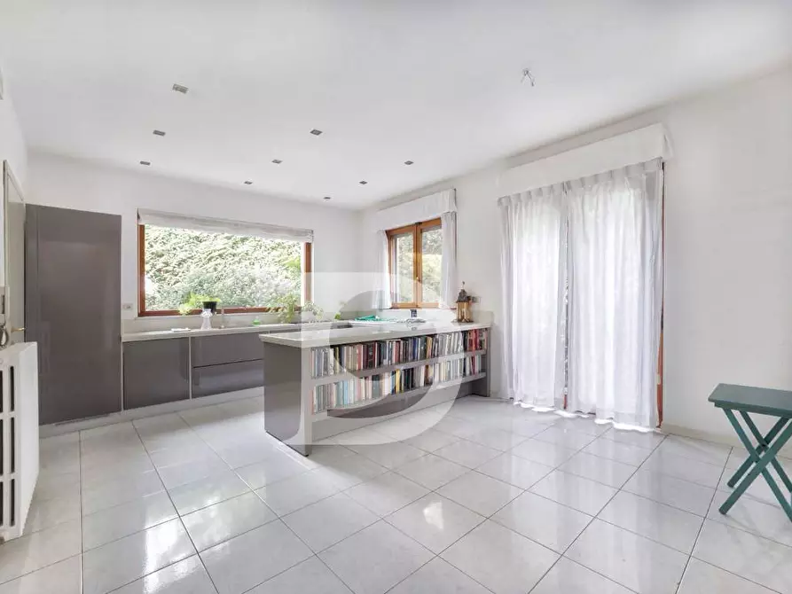 Immagine 13 di Villa in vendita  in Via Sella Di Corno a Pescara