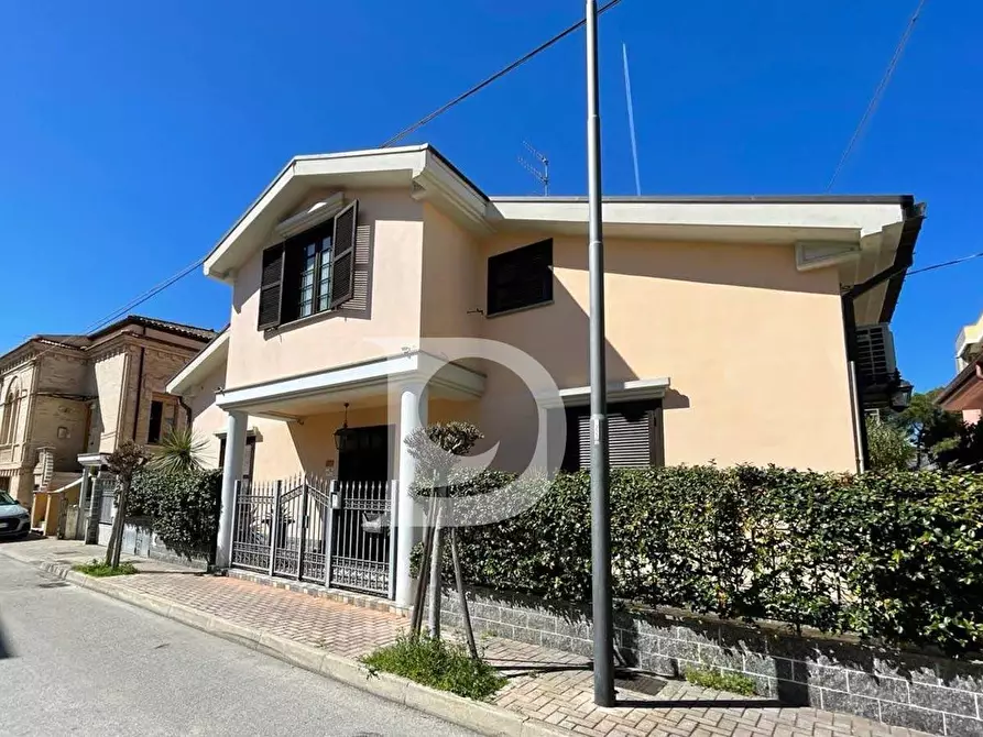 Immagine 1 di Villa in vendita  in via Ermete Brandimarte a Pescara