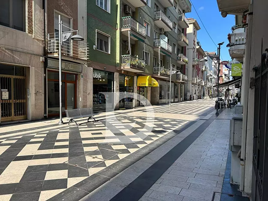 Immagine 5 di Locale commerciale in vendita  in Via Firenze a Pescara