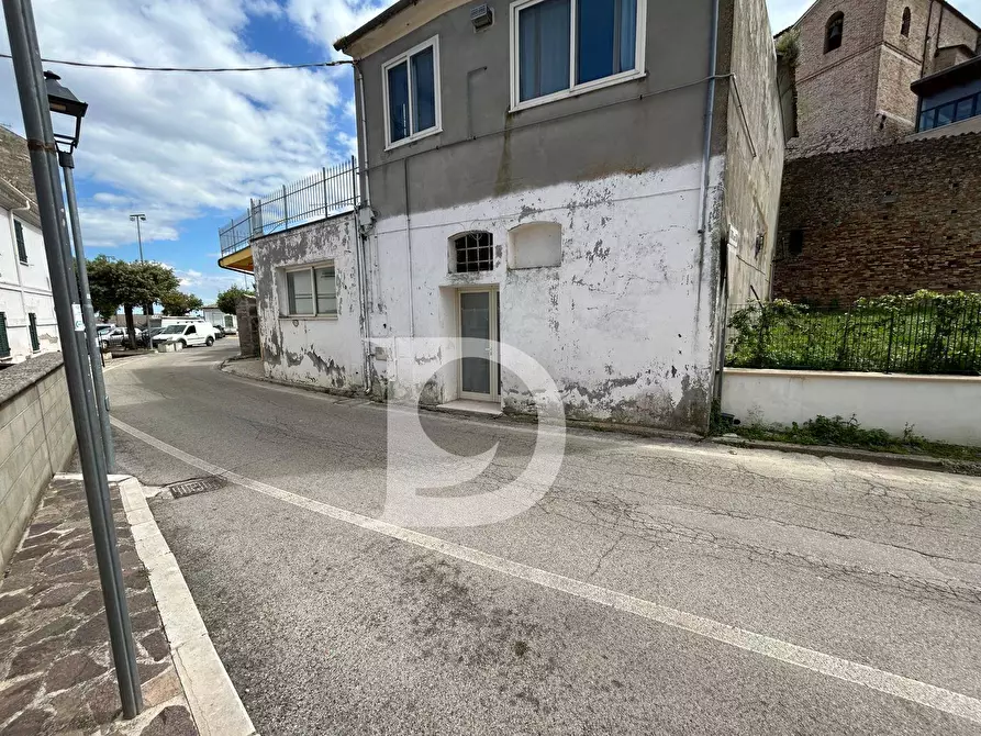 Immagine 1 di Locale commerciale in vendita  in Via della Repubblica a Moscufo