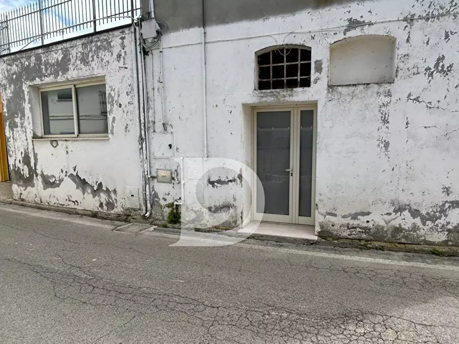 Immagine 4 di Locale commerciale in vendita  in Via della Repubblica a Moscufo