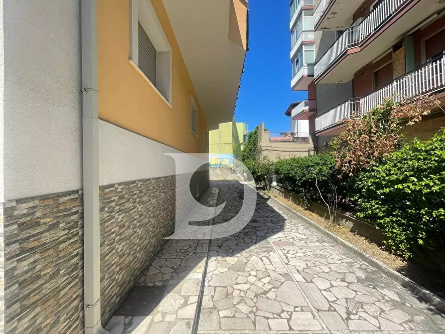 Immagine 27 di Appartamento in affitto  in Via dei Marsi a Pescara