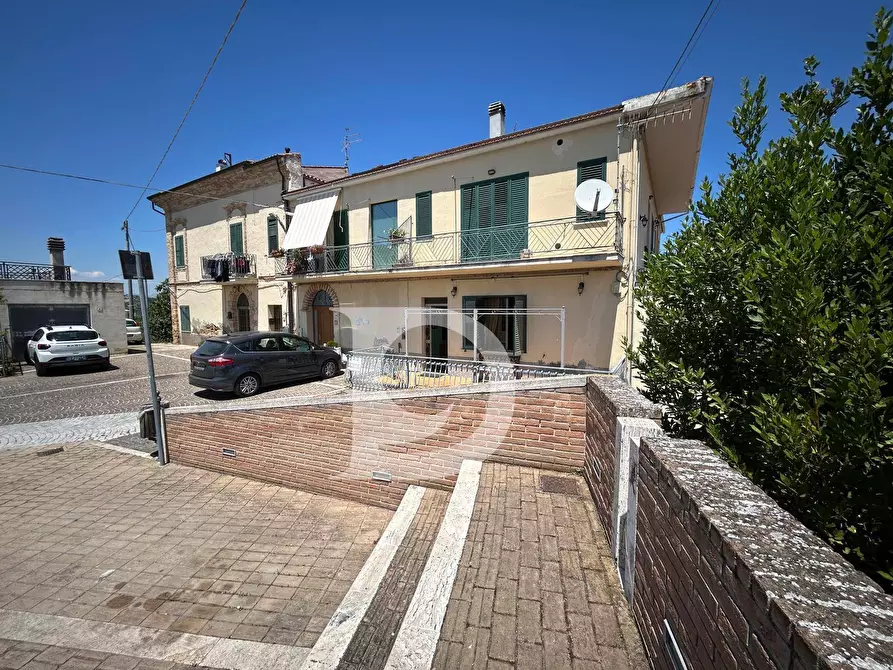 Immagine 2 di Casa semindipendente in vendita  in Piazza XXIV Maggio a Picciano