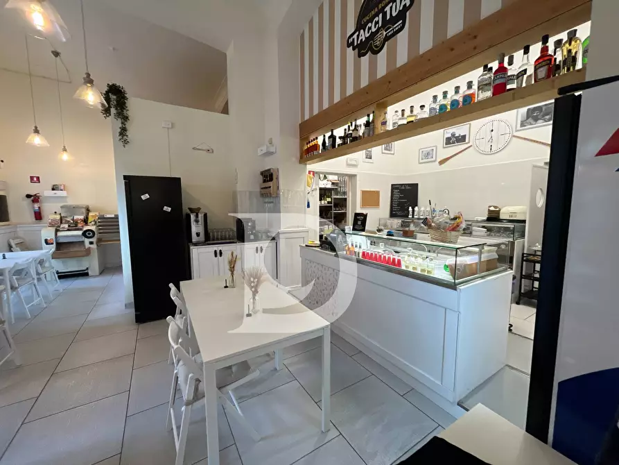 Immagine 1 di Attività commerciale in vendita  in Via C. Battisti a Pescara