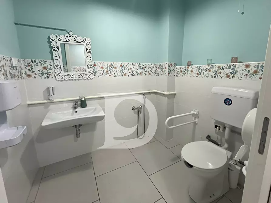 Immagine 29 di Attività commerciale in vendita  in Via C. Battisti a Pescara